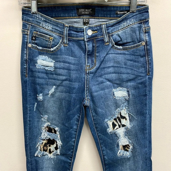 Judy Blue Leopard Patch Mid Rise Skinny Denim Jeans 5/27 - Picture 2 of 16